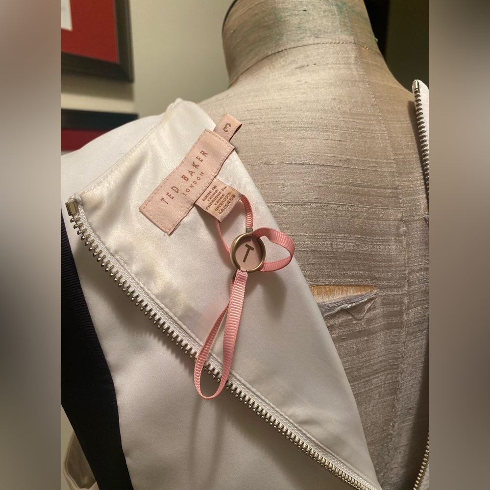 Ted Baker!!! - Picture 3 of 4